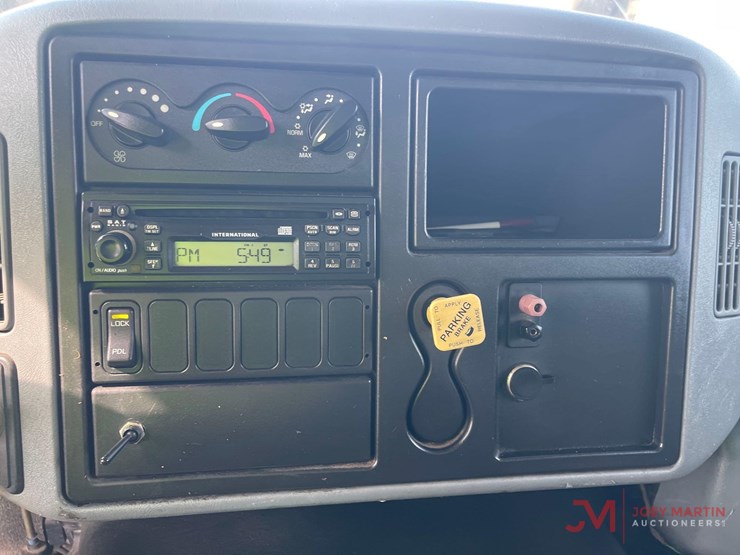 2005-international-7600-t/a-box-truck-image-23