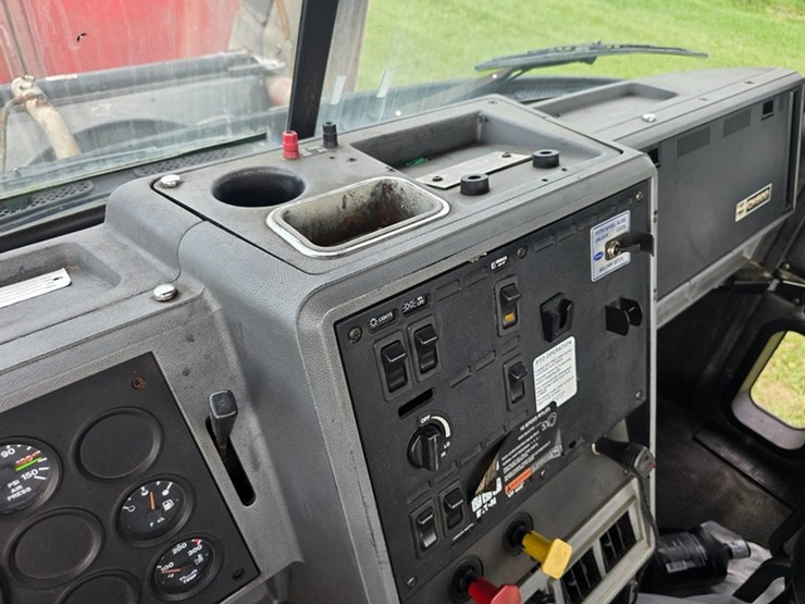 1999-mack-ch613-image-40