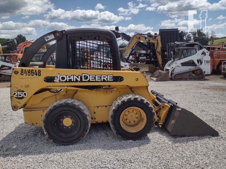 2002-deere-250-image-3
