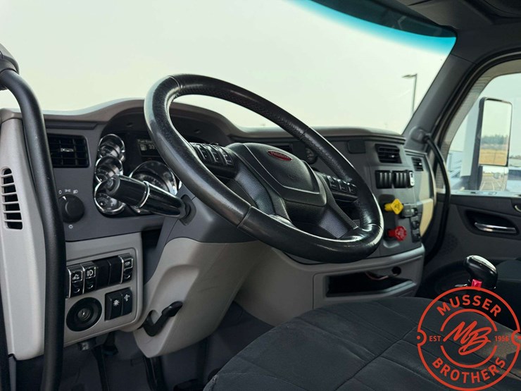 2015-peterbilt-579-image-34