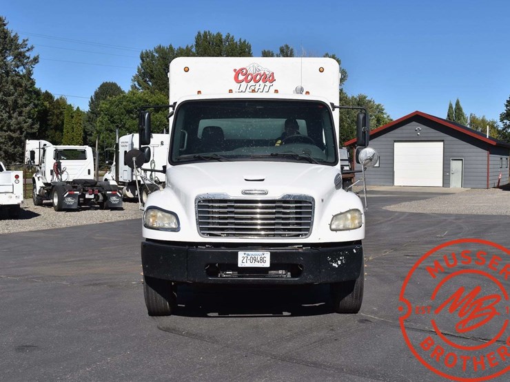 2007-freightliner-m2-106-image-12