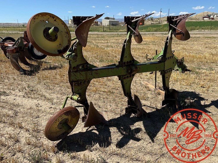 john-deere-3-bottom-roll-over-plow-image-4