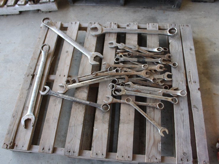 #1025-•-pallet-of-combination-wrenches-image-1