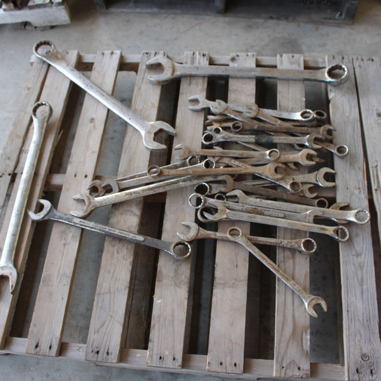 #1025 • Pallet of Combination Wrenches