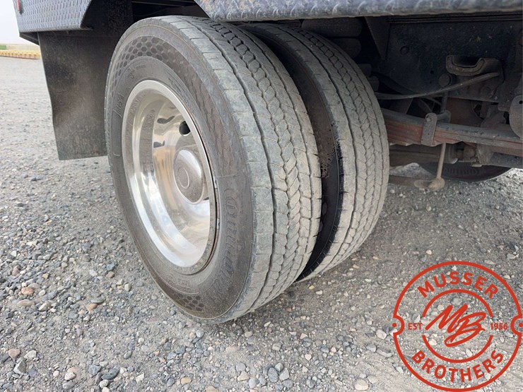 2017-ford-f550-image-16