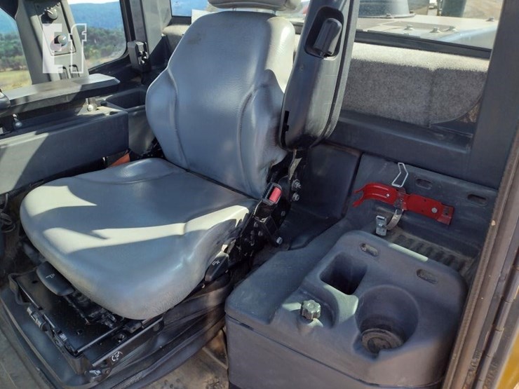 2019-deere-444k-image-11