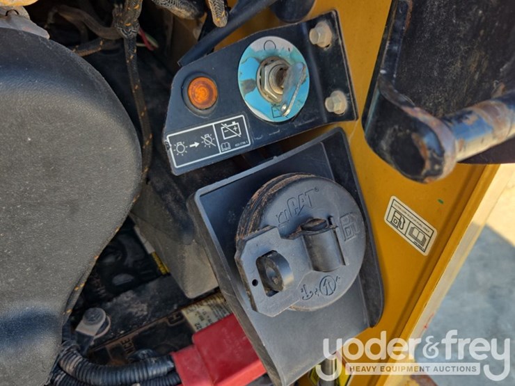 2019-caterpillar-299d2-image-45