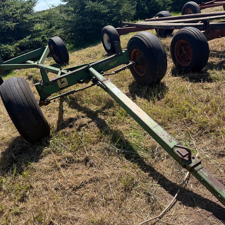 JOHN DEERE 1075