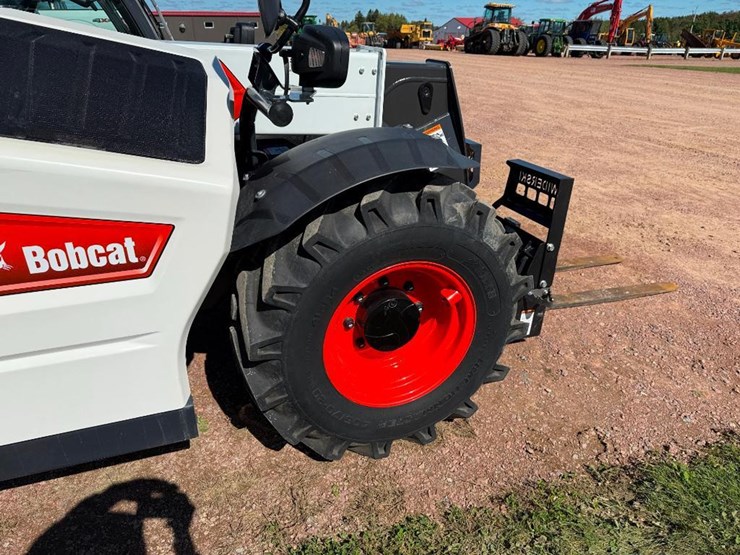 2021-bobcat-tl619-image-11