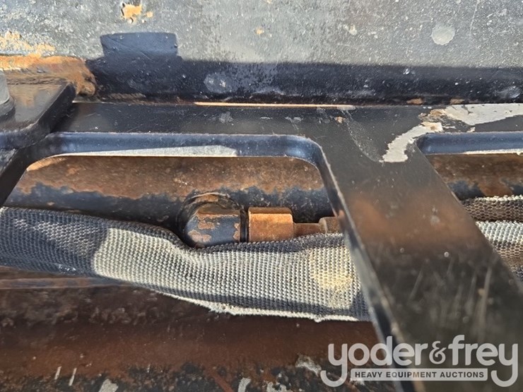 2018-caterpillar-299d2-image-24