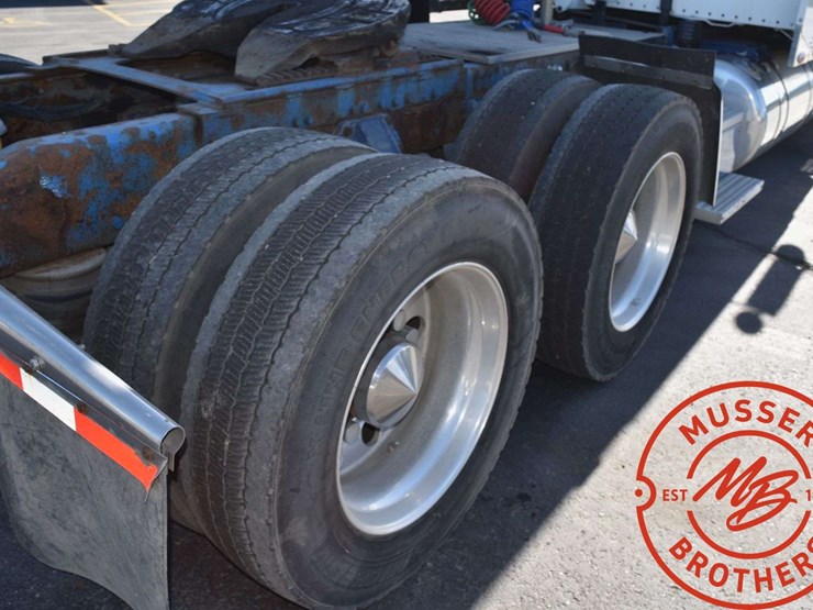 2005-peterbilt-379-image-26