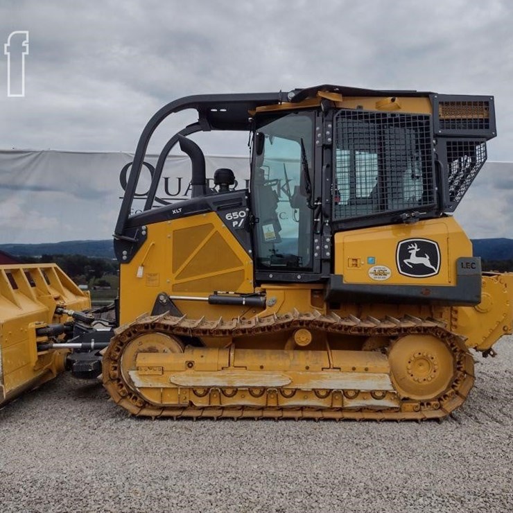 DEERE 650 P-TIER XLT