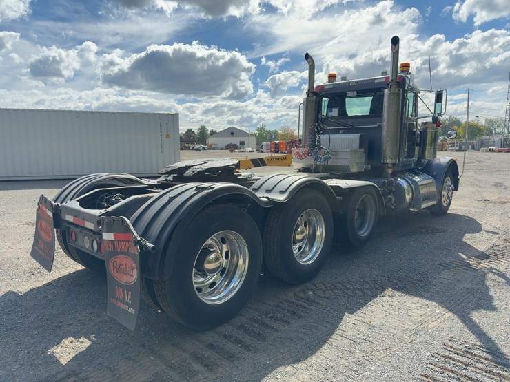 1996-peterbilt-379-image-5