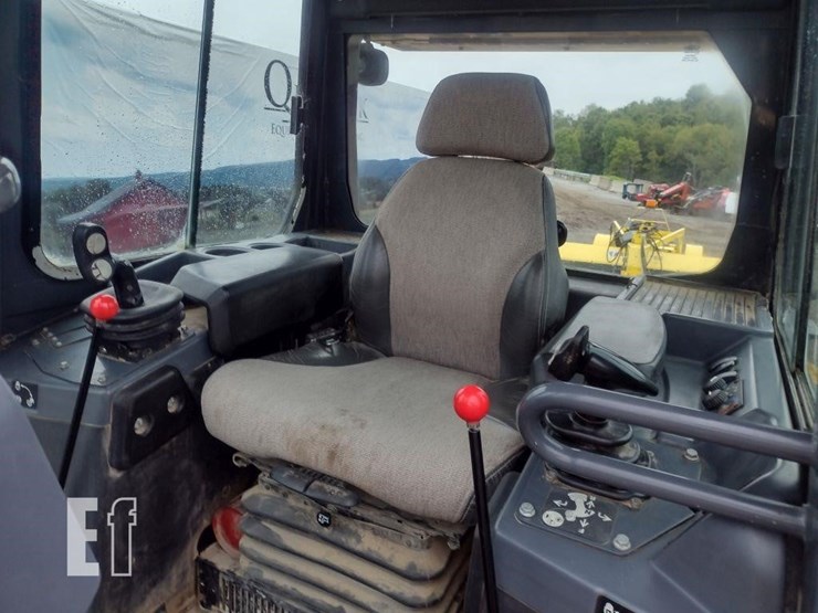 2015-deere-700k-xlt-image-13