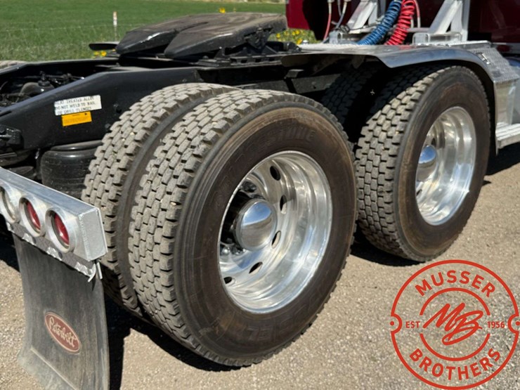 1993-peterbilt-379-image-21