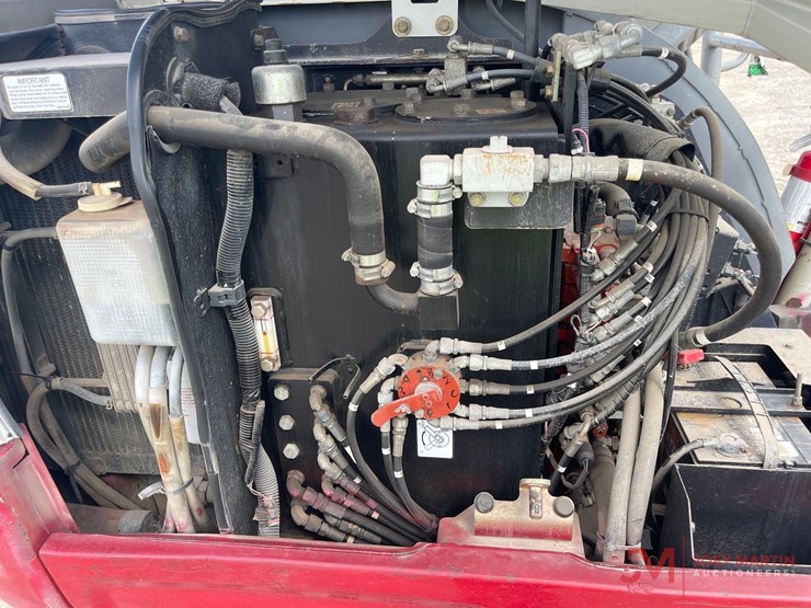2019-takeuchi-tb240-mini-excavator-image-19