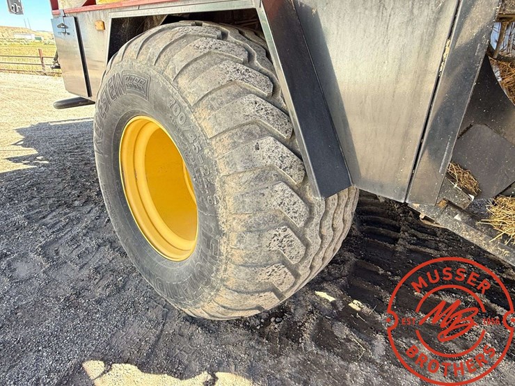 new-holland-bb960a-image-12