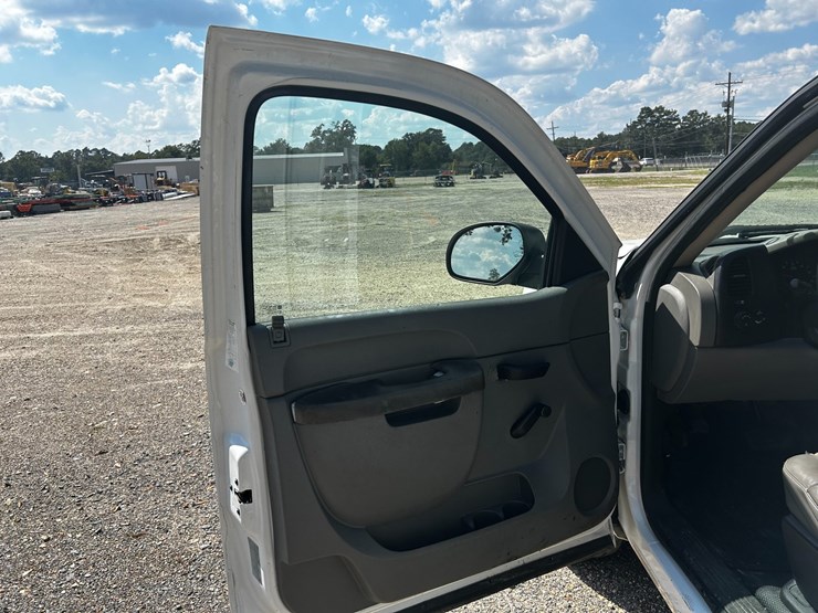 2013-chevrolet-1500-image-6