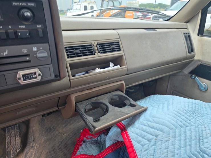 #2069-•-1993-chevrilet-3500-cheyanne-stake-body-truck-image-33