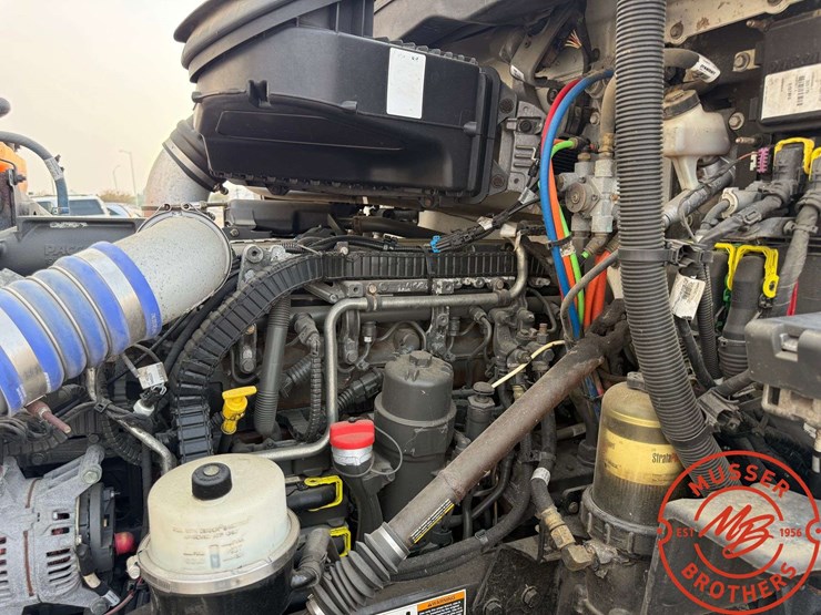 2015-peterbilt-579-image-25