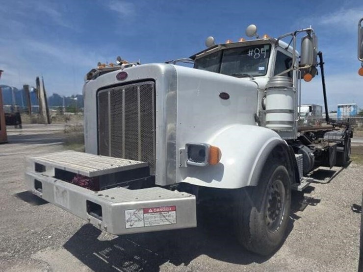 2019-peterbilt-367-image-1