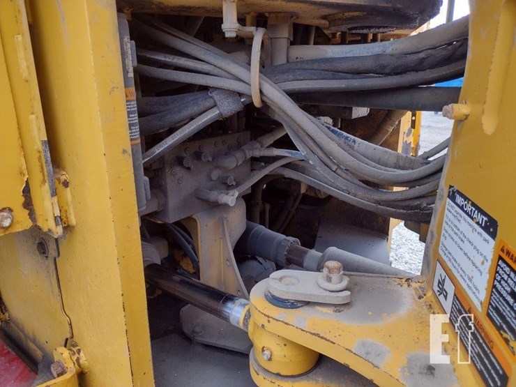 2019-deere-744kii-image-33