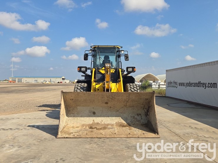 2022-komatsu-wa320-8-image-8