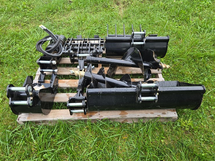 #2250-•-(edmore)mini-excavator-attachment-set-(one-damaged-auger)-see-pictures-image-9