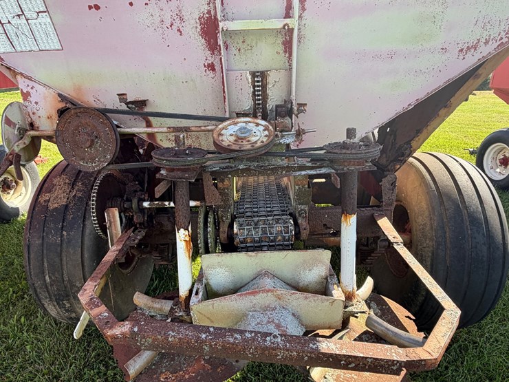 #2458-•-fertilizer-spreader-image-5