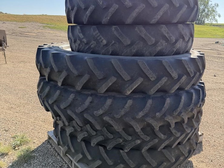 6x-case-tractor-rims-and-tires-image-2