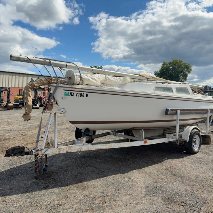 CATALINA 22’ SAIL BOAT