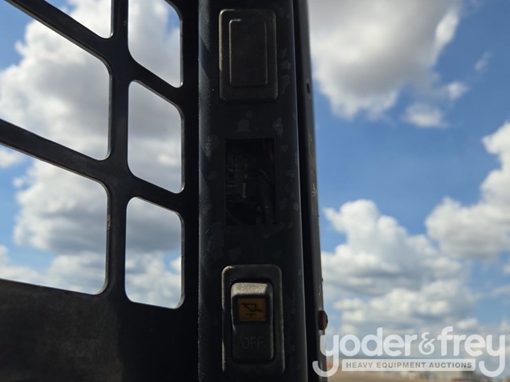 2016-bobcat-t590-image-48