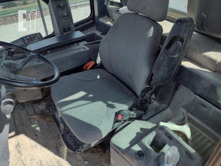 2019-deere-744kii-image-12