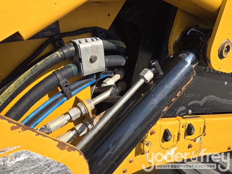 2018-caterpillar-299d2-image-32