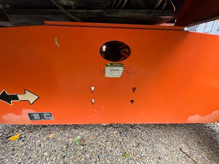 2011-jlg-600s-image-32