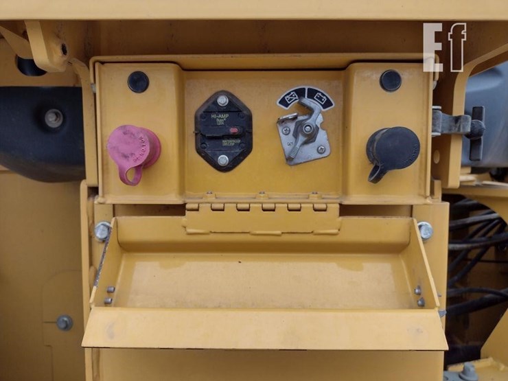 2018-deere-524kii-image-34