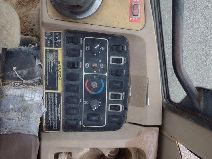 1998-deere-tc44h-image-8