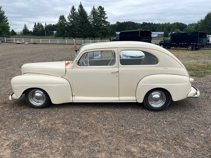 #9353-•-1946-ford-deluxe-sedan-(has-mn-title)-(princeton,-mn)-image-2