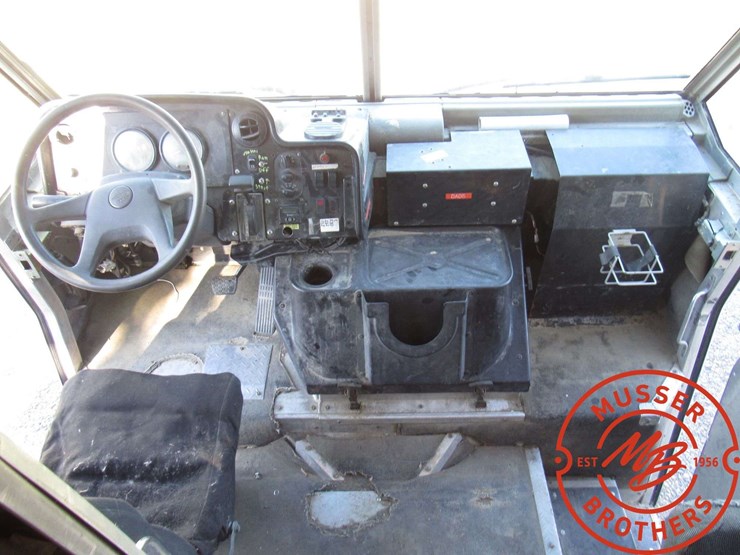 2005-freightliner-mt45-image-15