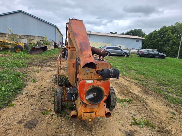 #2059-•-finn-bws-27-towable-straw-blower-image-4