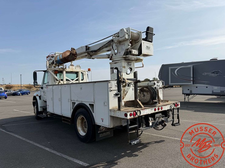 2011-international-durastar-4300-image-5