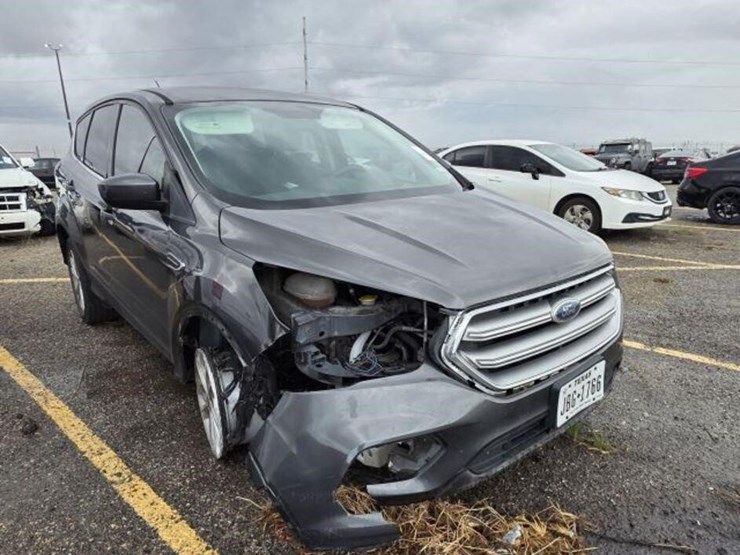 17-ford-4d-1fmcu0gd9huc00305-image-2