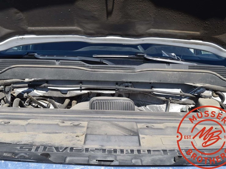 2015-chevrolet-3500hd-image-18
