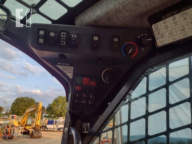 2019-deere-332g-image-8