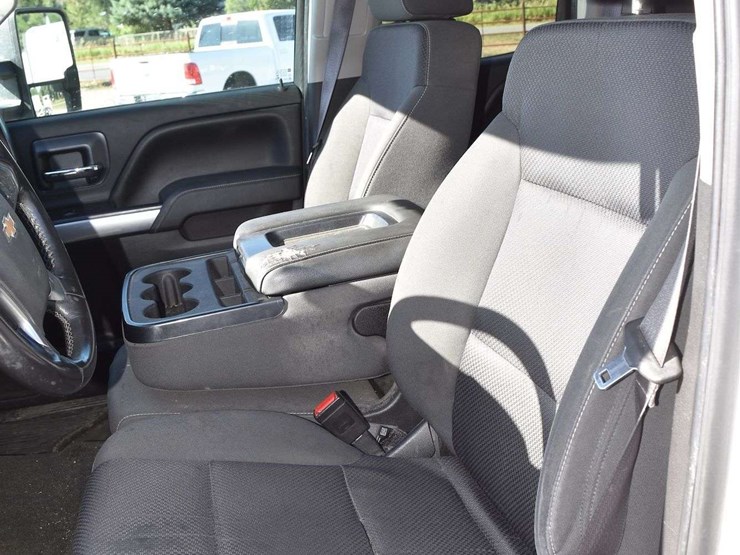 2015-chevrolet-3500hd-image-31