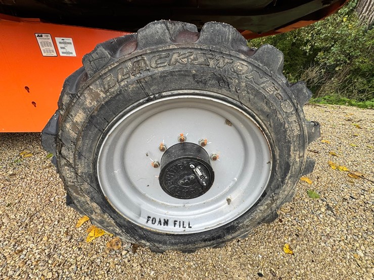 2011-jlg-600s-image-51