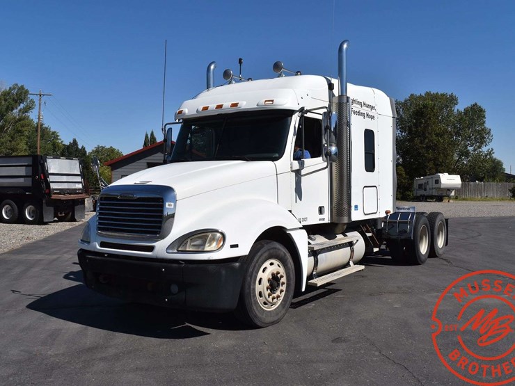 2006-freightliner-columbia-120-image-1