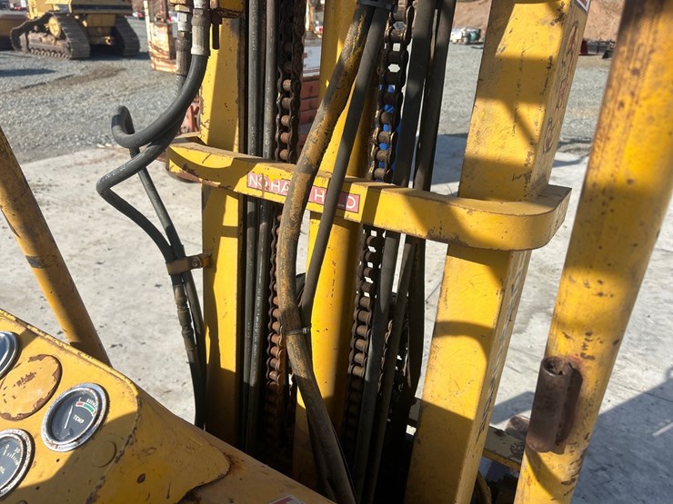 caterpillar-422s-image-17