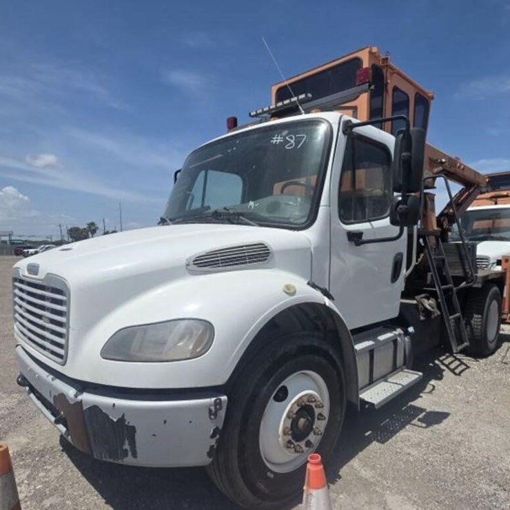 2018 FREIGHTLINER M2 106