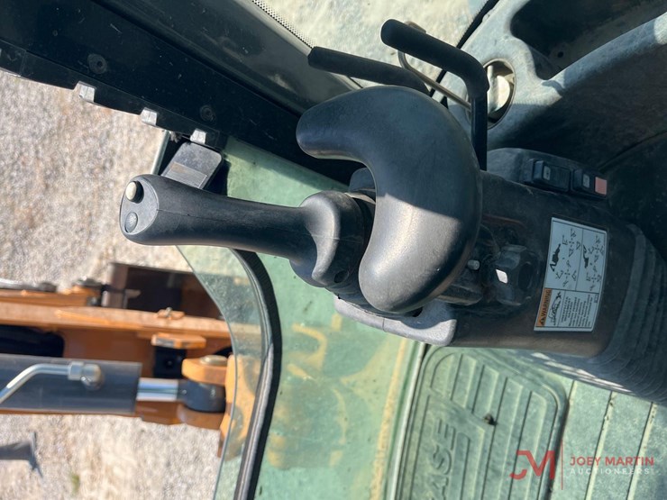 2021-case-580n-ep-loader-backhoe-image-18